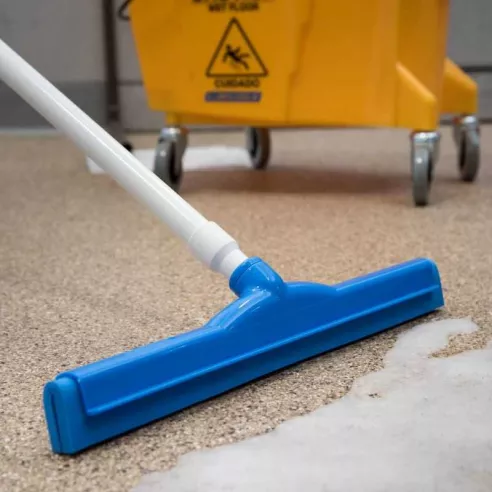 Hule Limpiapisos de 18 Pulgadas, Color Azul CARLISLE 4156714