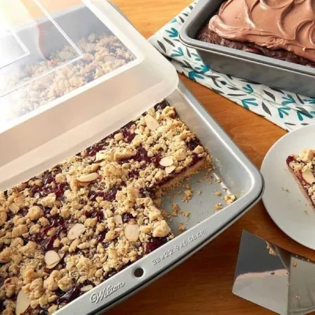 Molde Rectangular Antiadherente con Tapa, 9 x 13 Pulgadas WILTON 2105-962