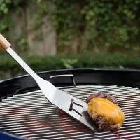 Espatula para BBQ en Acero Inoxidable con un Puno de Madera de 18 Pulgadas OUTSET QV10 2