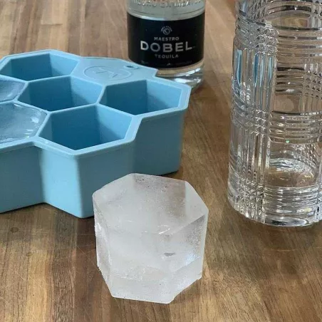 Bandeja de Hielo en Cubos Hexagonales Tamano Jumbo de 7 Cavidades OUTSET 76634