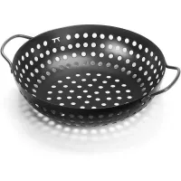 Canasta de BBQ Antiadherente con Agarraderas de 11 Pulgadas de Color Negro OUTSET QD70