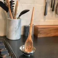 Cuchara Ranurada de Madera de 12 Pulgadas Diseno Wilmington IRONWOOD 28994