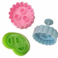 Cortador de Galletas Surtidas de Plastico con Expulsor, Set de 3 Unidades TIPS D-006