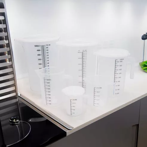 Taza para Medir de Polipropileno Transparente con Medidas de 250 Mililitros MASTER CHEF L2003