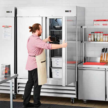 Congelador de 2 Puertas Solidas de  Acero Inoxidable de 48 Pies Cubicos de 110V / 60 Hz U-STAR ND-CFD-2FF-E-HC