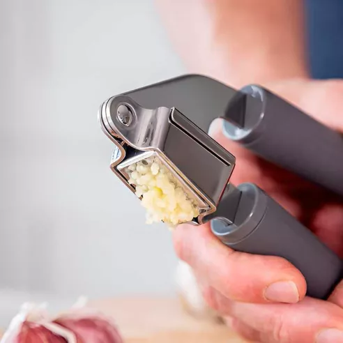 Prensa para Ajo de Acero Inoxidable con Puno Gris KITCHEN AID KAS132OHCGG