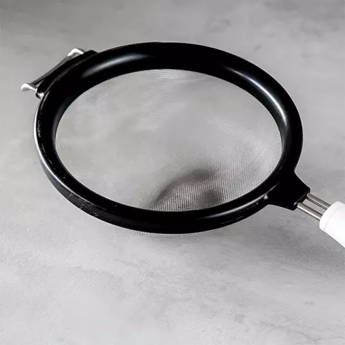 Colador Clasico Blanco con Borde de Metal de 7 Pulgadas  KITCHEN AID KCG161OHWHE