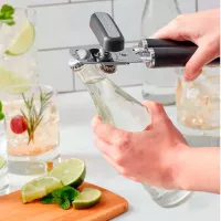 Abrelatas Clasico de Acero Inoxidable con Puno Negro KITCHEN AID KCG199OHOBE 2