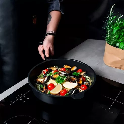 Sarten Redondo de Aluminio 28 Centimetros AMT GASTROGUSS 728-E