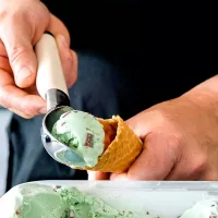 Conera para Helado de Acero Inoxidable con Puno Color Crema KITCHEN AID KAG117OHACE 2