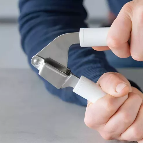 Prensa Clasica para Ajo de Acero Inoxidable con Puno Blanco KITCHEN AID KCG132OHWHE