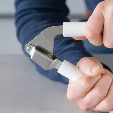 Prensa Clasica para Ajo de Acero Inoxidable con Puno Blanco KITCHEN AID KCG132OHWHE