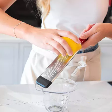 Rallador Fino de Acero Inoxidable con Puno Rojo KITCHEN AID KAG321OHERE