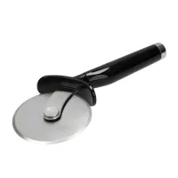 Cortador y Rebanador Clasico de Acero Inoxidable para Pizza con Puno Negro KITCHEN AID KCG113OHOBE 2