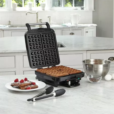 Wafflera Belga de 4 Rebanadas de Color Plateado CUISINART WAF-150P1
