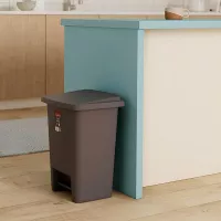 Basurero de Pedal de 33 Quartos de Color Gris RUBBERMAID FG284187CYLND 2