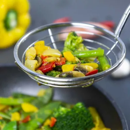 Cuchara con Colador con Mango Negro de  Acero Inoxidable, Diseno Tango LURCH 00230350