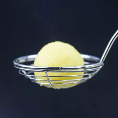 Cuchara con Colador con Mango Negro de  Acero Inoxidable, Diseno Tango LURCH 00230350