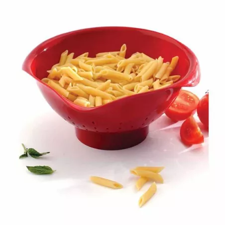 Colador plastico capacidad de 3.5 quartos o sea 3.3 litros NORPRO 2173